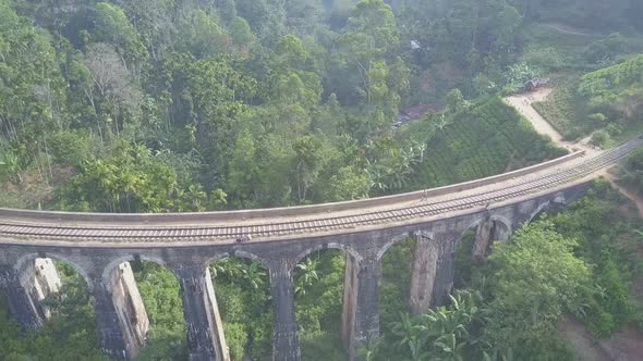 Old Demodara Nine Arches Train Bridge with People in Forest alt