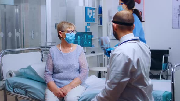 Old Woman Lungs Radiography alt