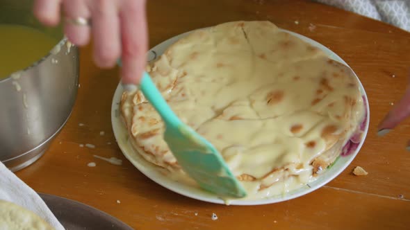 Cooking Cake With Cream alt