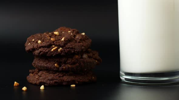 A slider of chocolate chip cookies and a glass of milk. Food biscuits close-up. alt