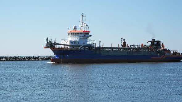 Suction Dredger Ship Enter Port alt