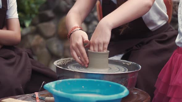 Young People Make Jug in Pottery alt
