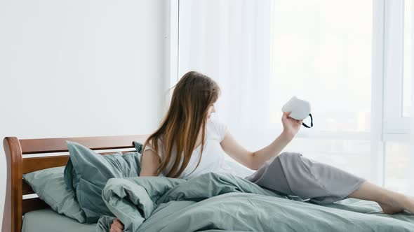 Girl in the Bed in the Morning alt