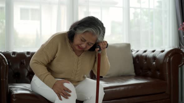 Senior Adult With Serious Legs and knee Pain 29 alt