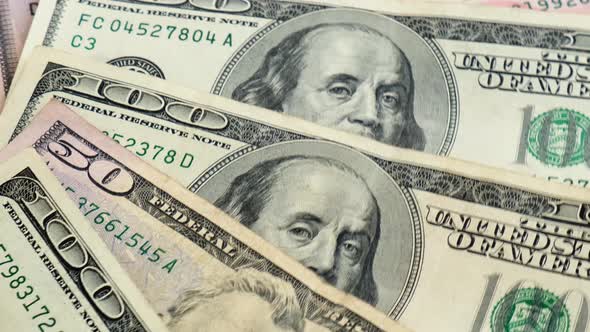 Hundred Dollar Bills Spinning alt