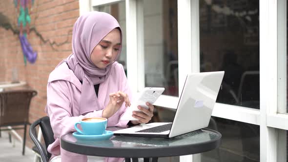 Asian business woman with phone at cafe