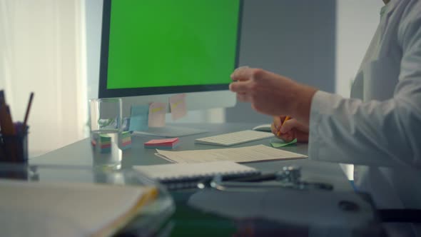 Greenscreen Computer Help Doctor on Medical Consultation Online Close Up alt