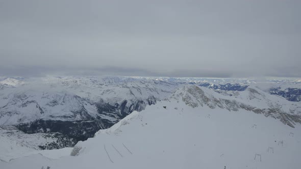 Panoramic view of Kitzsteinhorn ski resort alt