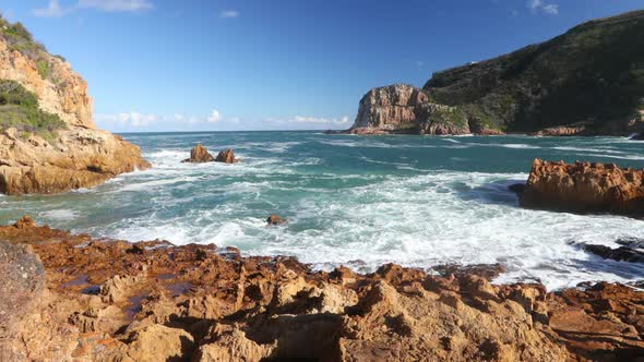 A beautiful summers day overlooking the Knysna Heads from a viewpoint of the Indian Ocean, Coney gle alt