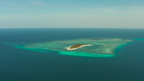 Travel Concept with a Sandy Beach and Blue Sea alt