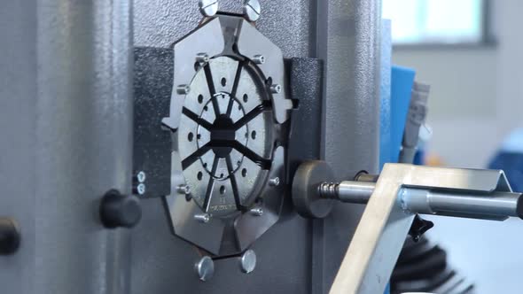 Working Clamping Part in Hydraulic Press. Hydraulic Crimping Machine alt