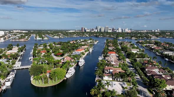 Flying over houses at Harbor Beach in Fort Lauderdale alt