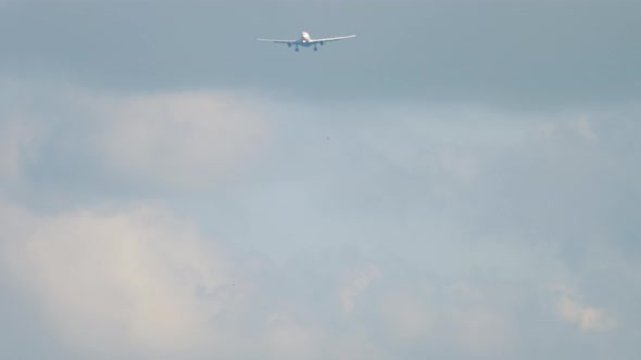 Widebody Aircraft Approaching alt