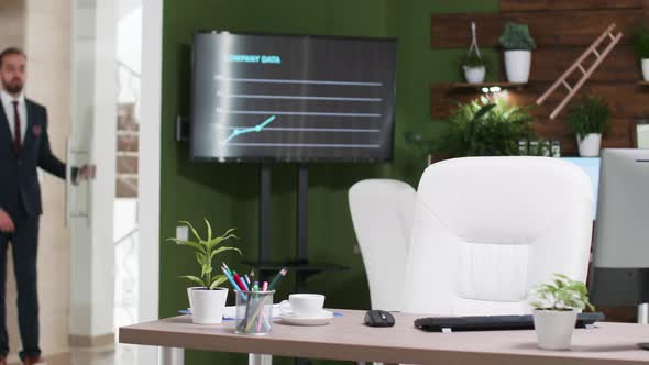 Confident Businessman Coming To Work alt