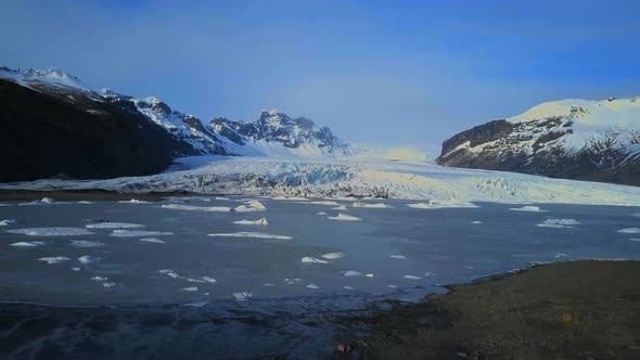 Skaftafell Glacier in the Iceland National Park alt