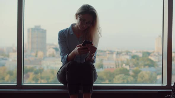 Supervisor Analyze Consulting Solution. Corporate Trainer Instructing  Staff. Corporate Coworker. alt