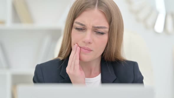 Young Businesswoman with Laptop Having Toothache alt
