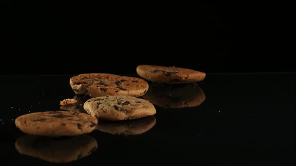 Cookies falling and bouncing in ultra slow motion 1500fps - reflective surface - COOKIES PHANTOM 006 alt