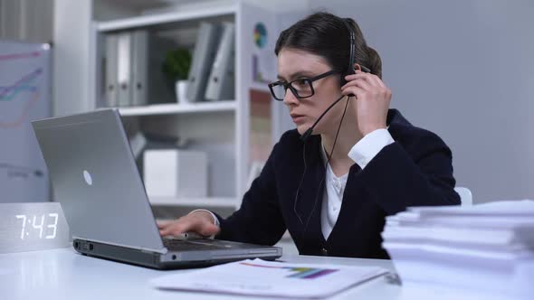 Business Lady in Headset Having Online Conference, Secretary Adjusting Meeting alt