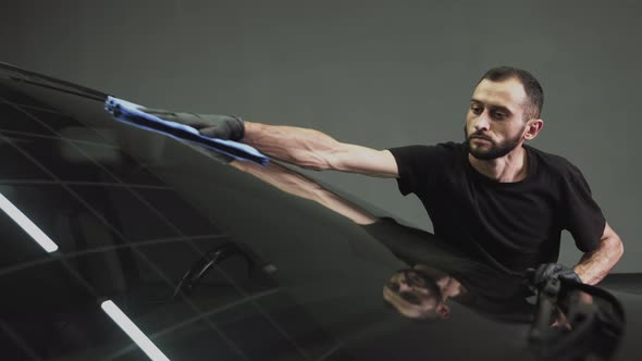 Offsite Car Cleaning Staff Provide Excellent Service alt