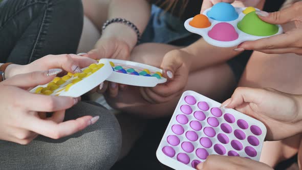 Girls Play with Simple Dimple Relaxing Toys and Pop It alt
