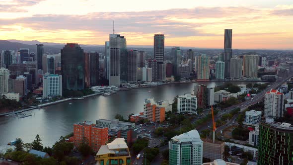 Panoramic View Of Southern Suburbs Of Kangaroo Point And Vehicles Traveling Across Story Bridge In B alt
