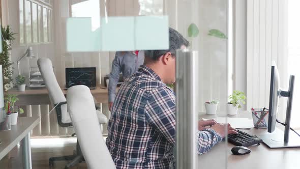 Young Project Manager Talking with His Leader Asking for Advice alt