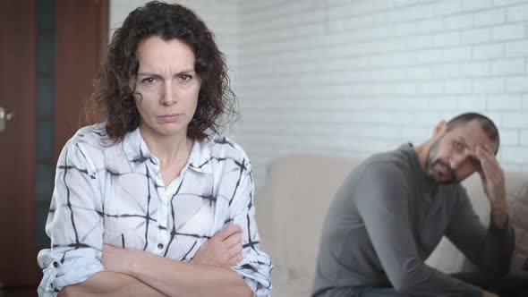 Family problems. Divorce alt