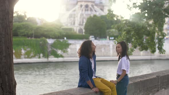 Couple in love in Paris, France alt