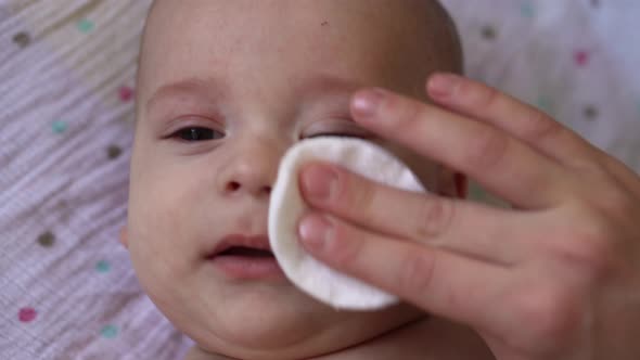 Infancy Childhood Motherhood Hygiene Medicine and Health Concept Female Mom's Hand Wipes the Body of alt