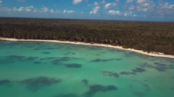 4k 24fps Caribbean Drone Shoot Of The Beach With Blue Water 1 alt