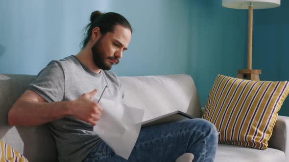 Man Uses Drawing Therapy alt