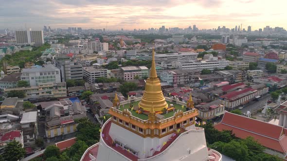 4K Aerial view of Wat Saket in Bangkok - Temple of the Golden Mountain alt