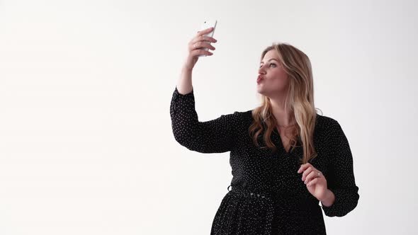 Romantic Video Call Online Dating Overweight Woman alt