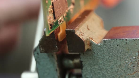 Dismantling Of Electronic Circuit