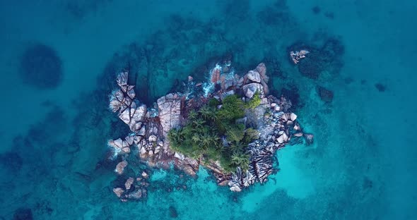 4K Aerial Footage of the St. Pierre Island surrounding Blue Water of the Indian Ocean, Seychelles alt
