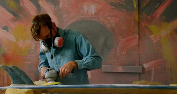 Man grinding surfboard  alt