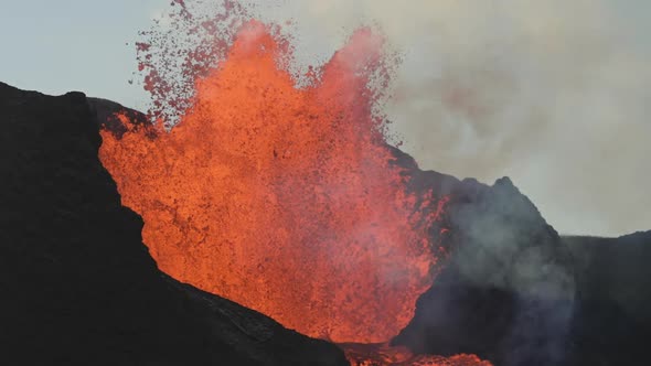 Lava Erupting From Fagradalsfjall Volcano In Reykjanes Peninsula Iceland alt
