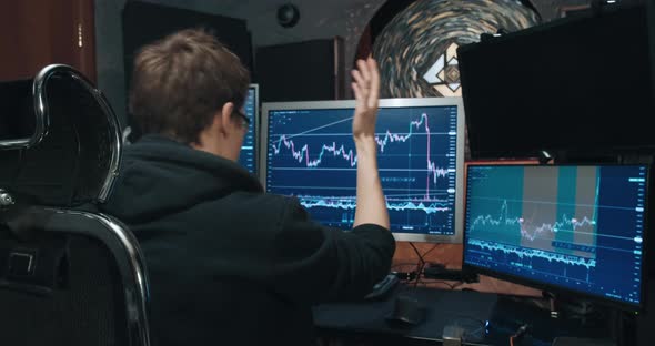 Man Trader on Stock Exchange Sees Drop in Quotation Chart and Gets Very Upset alt