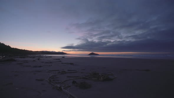 Spectacular morning at Long beach in Tofino, Vancouver Island, Canada alt