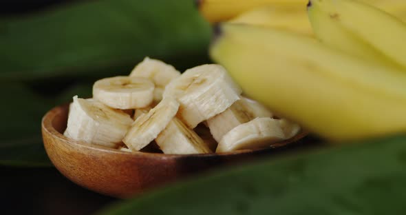 Sliced Banana on a Plate Slowly Rotates alt