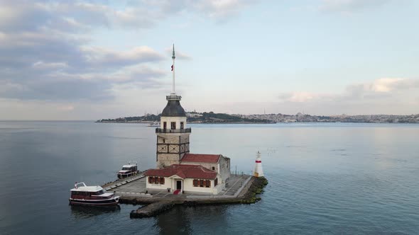 Istanbul's icon Maiden Tower alt