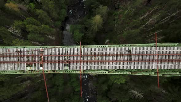top down aerial view high steel bridge in washington USA 4k 60fps, big structure and monument in a n alt