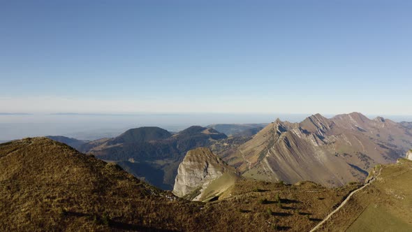 Flying along ridge, parallax effect with summits in the backgroundRochers de Naye, Prealps - Switze alt