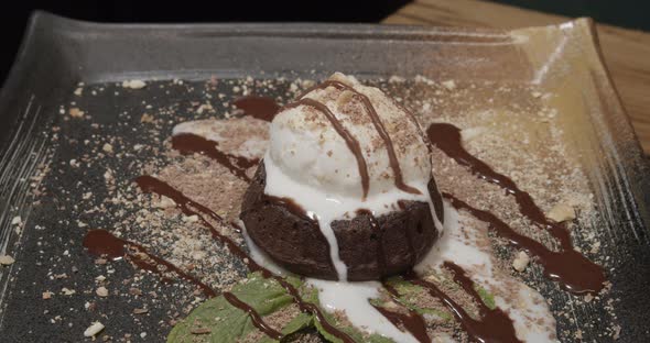 An Ice Cream Dessert That Will Melt Quickly alt