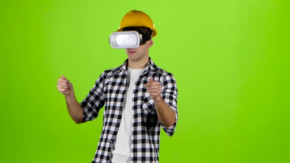 Engineer in Yellow Helmet Works of Vr Glasses. Green Screen alt