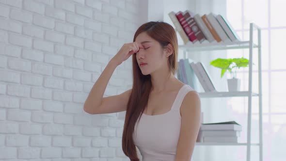 Asian young Woman has a Migraine and headache after wake up alt