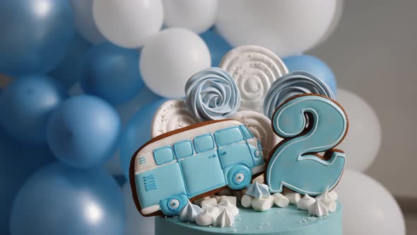 Cake Blue Number Two and the Bus in the Form of Gingerbread alt
