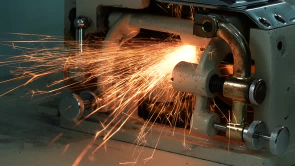 The Process of Sharpening a Blade on a Skiving Machine. Many Sparks Fly Out alt