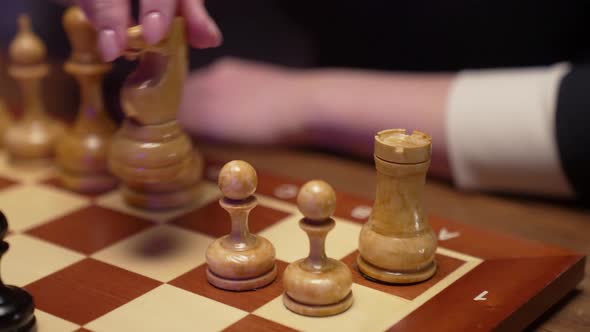 White Knight Move alt